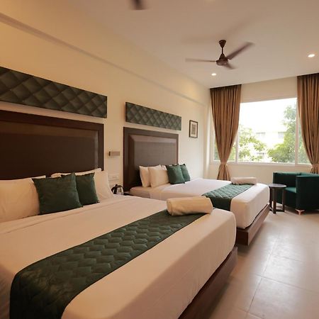 Hotel Aavudai Grand Aralvaimozhi Exteriör bild