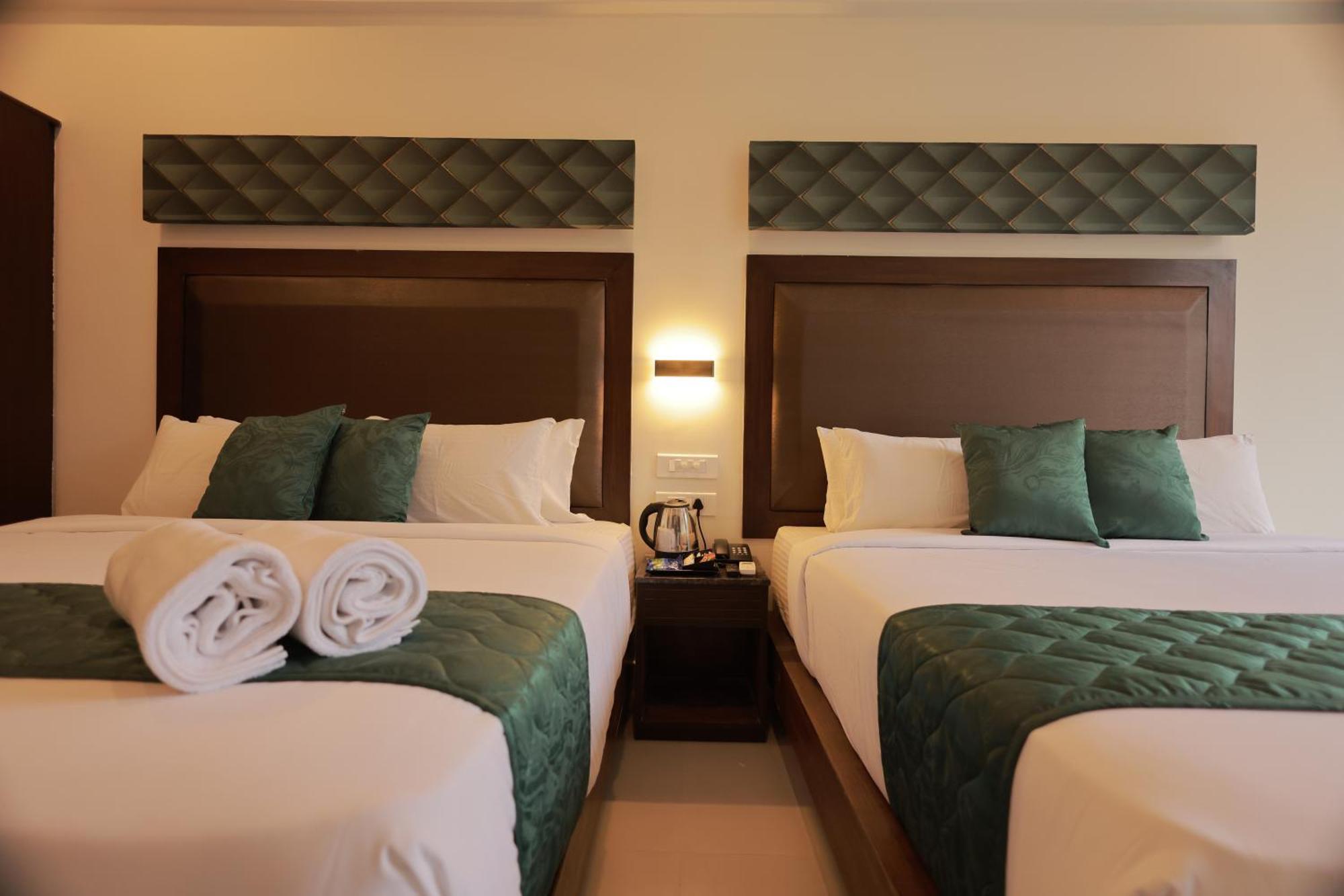 Hotel Aavudai Grand Aralvaimozhi Exteriör bild