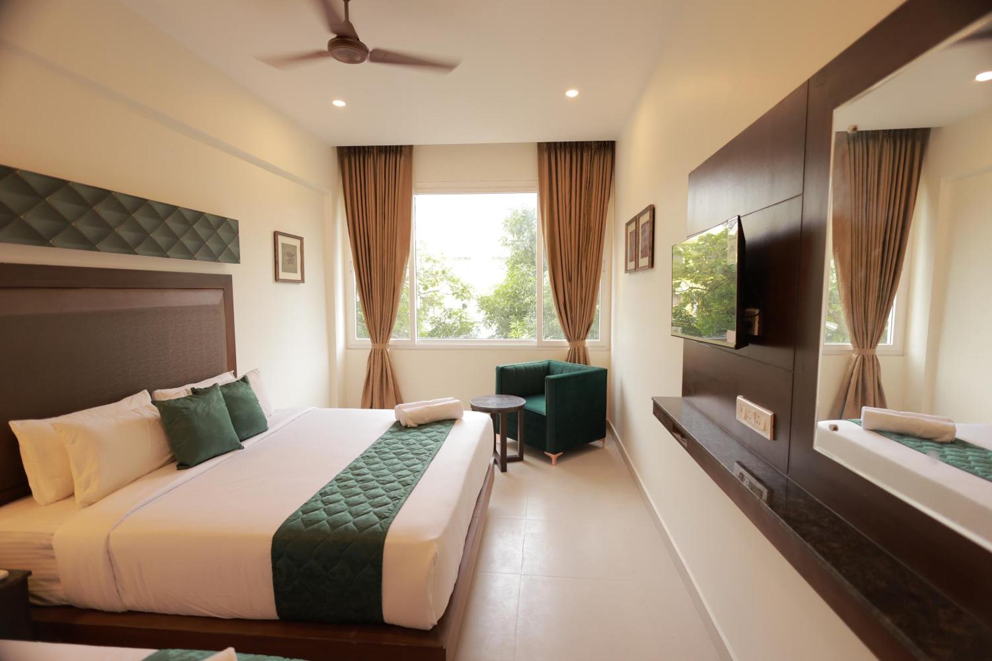 Hotel Aavudai Grand Aralvaimozhi Exteriör bild
