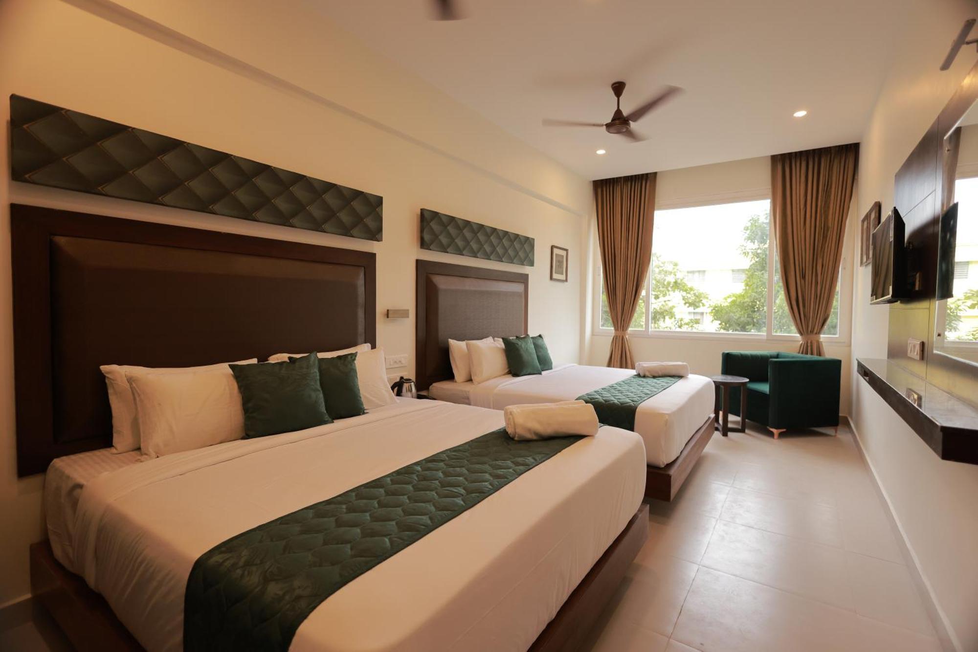 Hotel Aavudai Grand Aralvaimozhi Exteriör bild