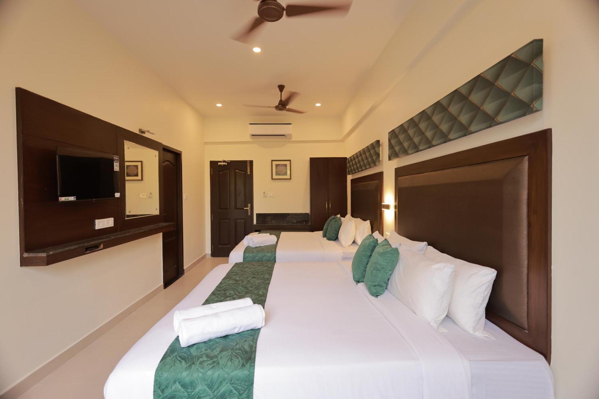 Hotel Aavudai Grand Aralvaimozhi Exteriör bild