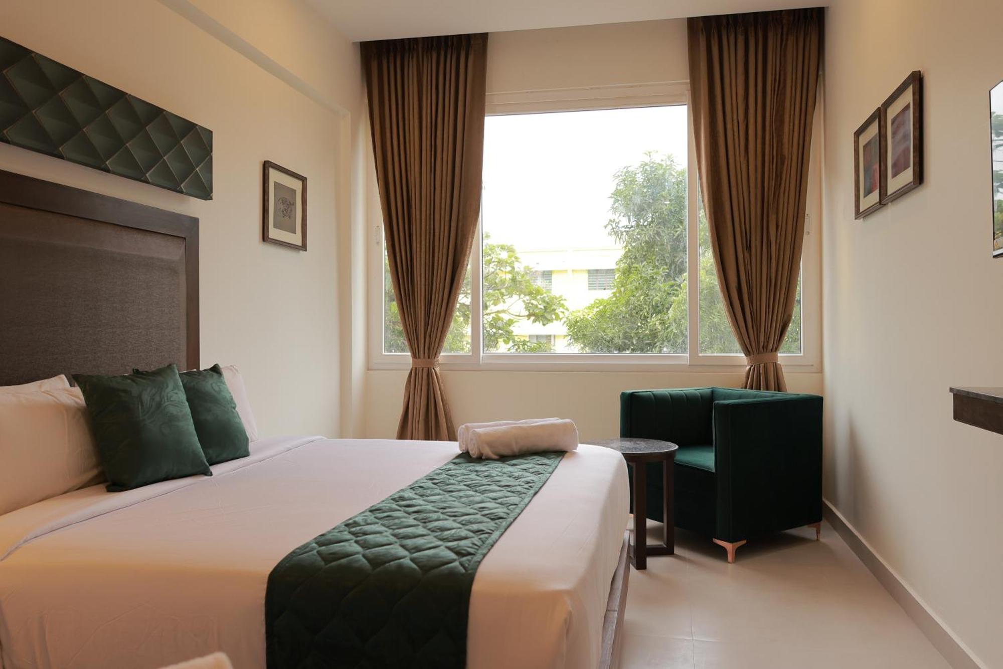 Hotel Aavudai Grand Aralvaimozhi Exteriör bild