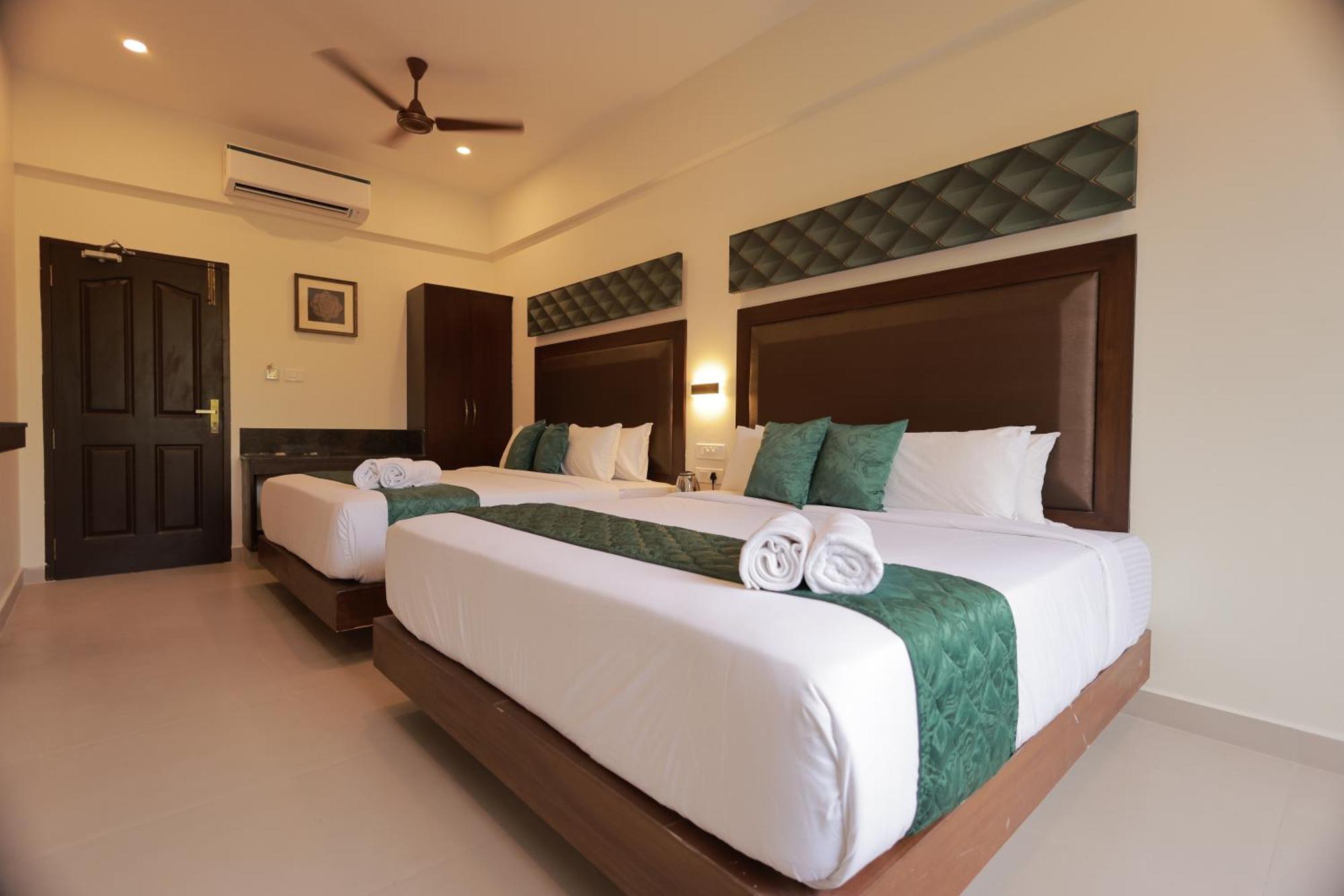 Hotel Aavudai Grand Aralvaimozhi Exteriör bild